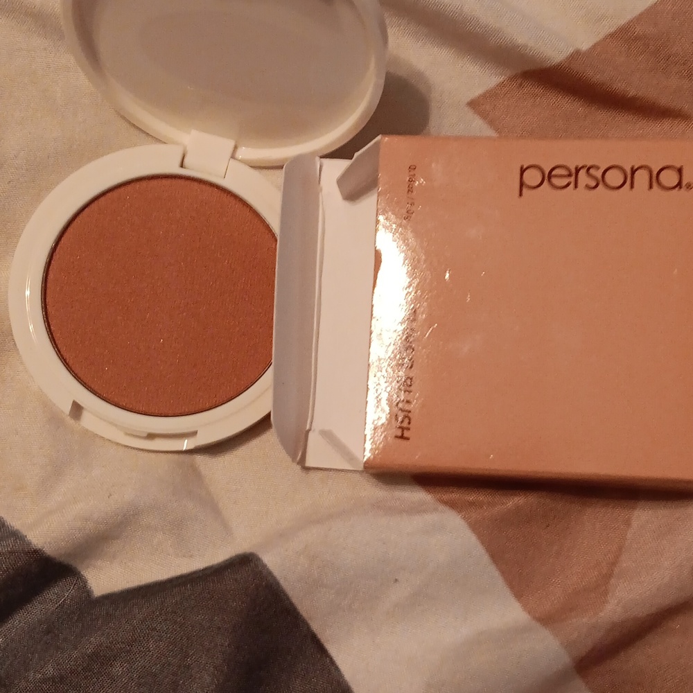 Makeup new moisturizer, blush, eye shadow, mascara, cleanser, lip liner,lipstick - Picture 3 of 8
